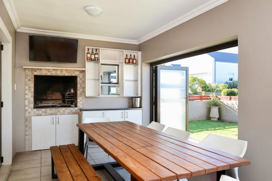3 Bedroom Property for Sale in Kraaibosch Western Cape